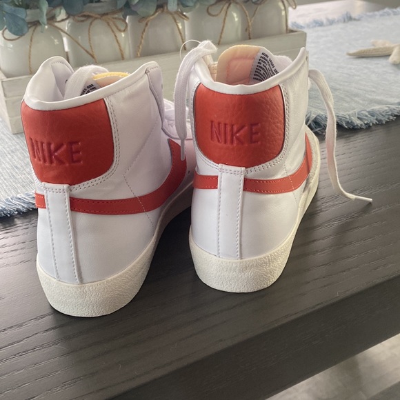 Nike Blazers. Size 8.5 Womens - Picture 2 of 5